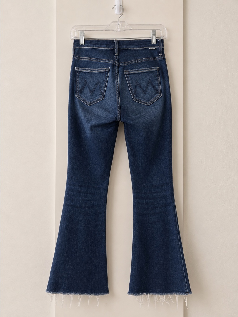 NWOT MOTHER The Weekender Fray Jeans Heirloom Wash Size 24 - Picture 3 of 5